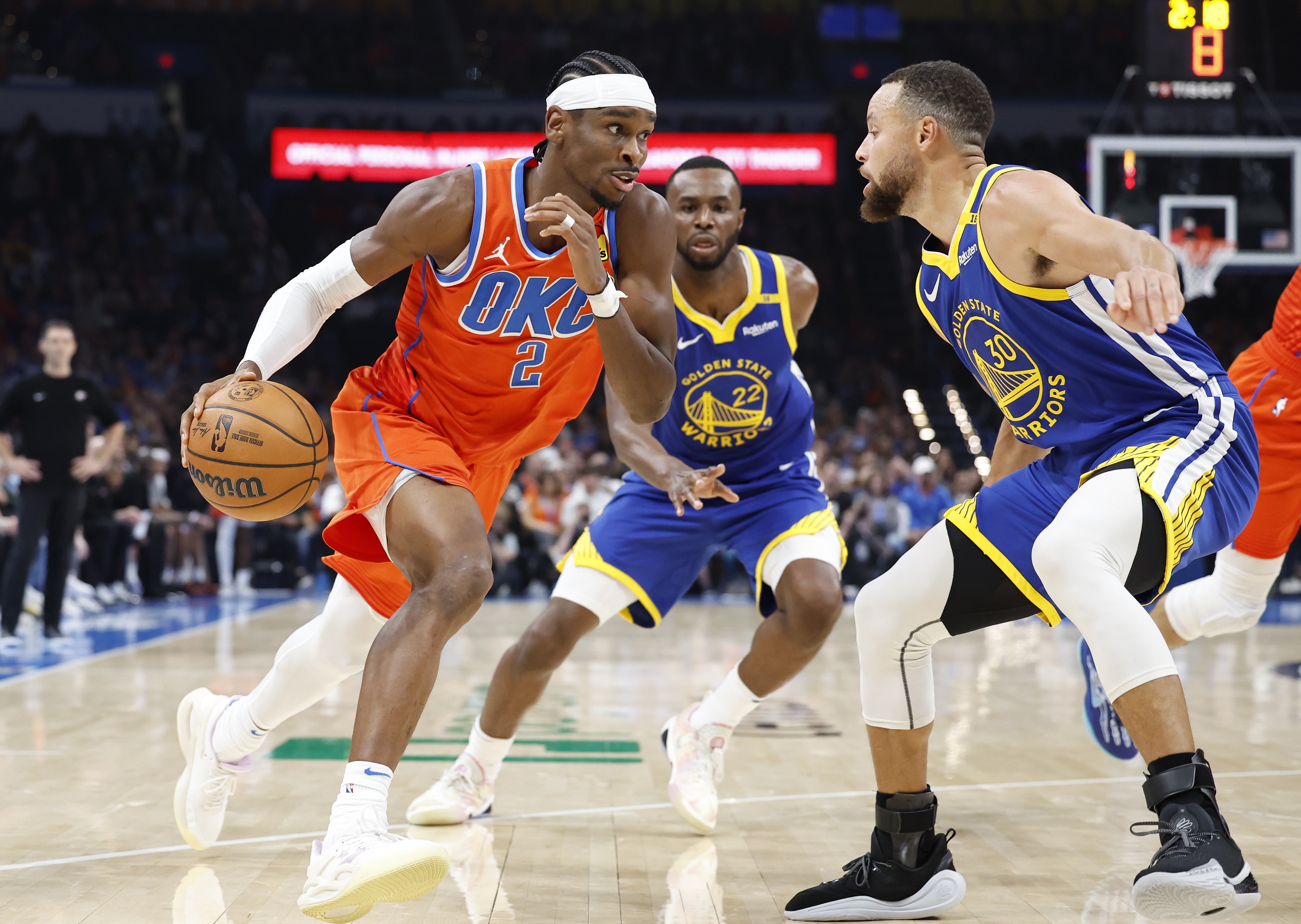 包含NBA巨星在比赛中绽放：湖人队员以惊人速度取得领先的词条